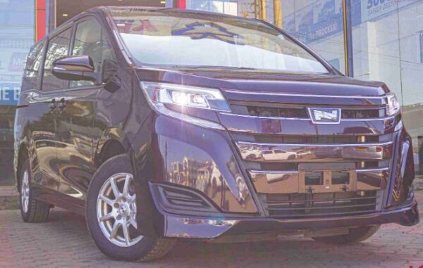 TOYOTA NOAH 2017